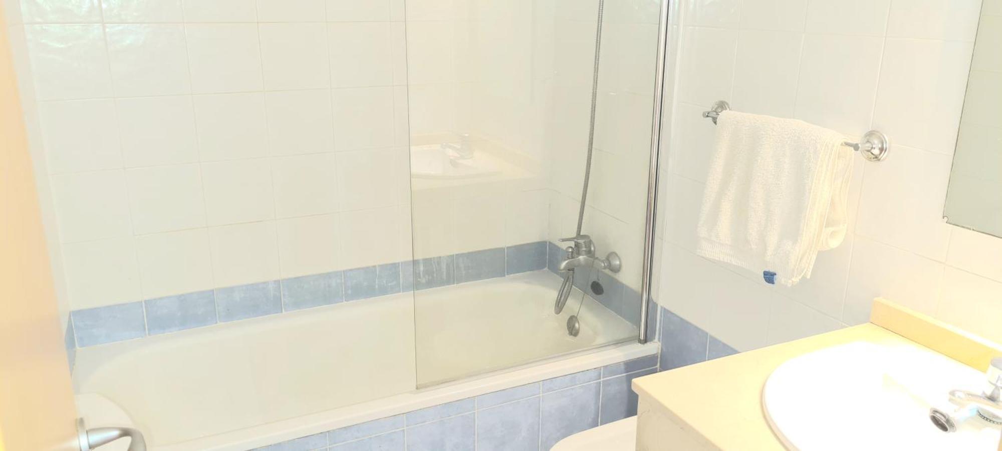 Bright & Airy Sea View Apartment 모야카 외부 사진